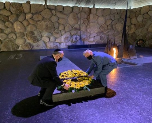 Bambos laying a wreath at Yad Vashem